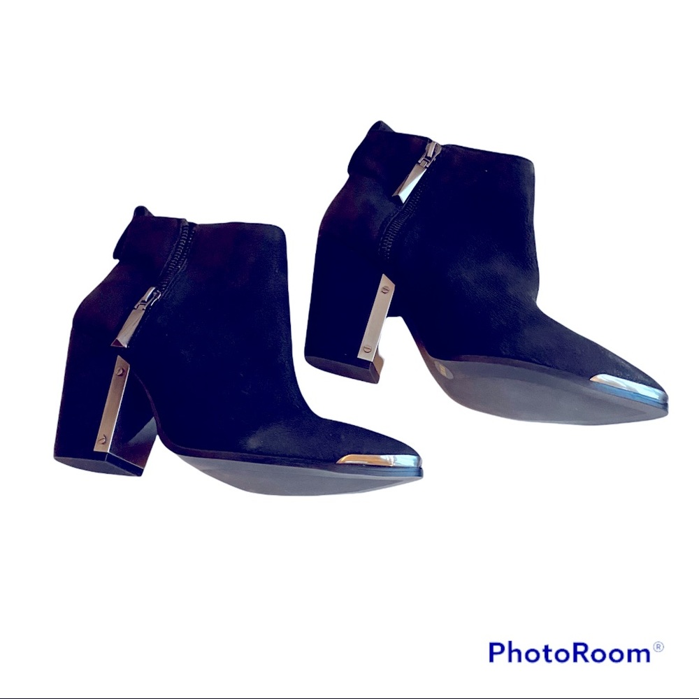 Vince camuto sexy booties size 7 1/2 new